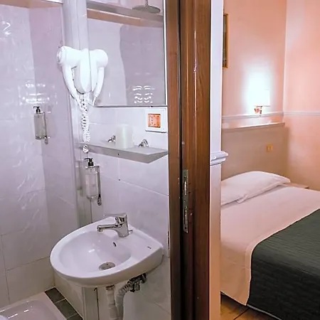 Aristotele 2* Rom